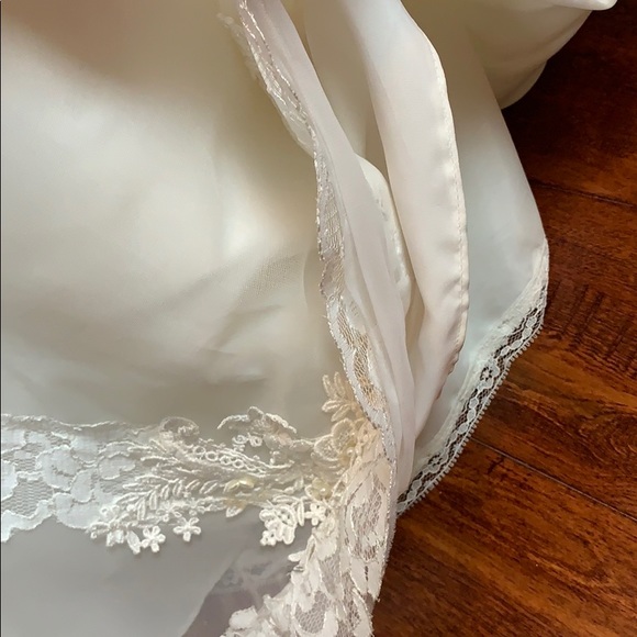 💐 Vintage Lace Union Made Wedding Gown 💐 - Picture 7 of 16